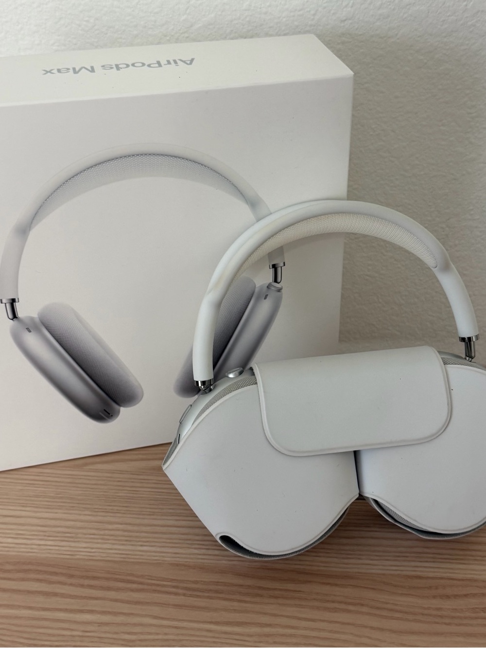 Apple AirPods Max - Silver and White Over-Ear Headphones with Case